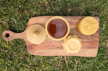 Beeswax Honey Pot - Bee